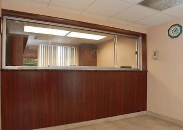 Days Inn & Suites By Wyndham Indianapolis Airport East 外观 照片