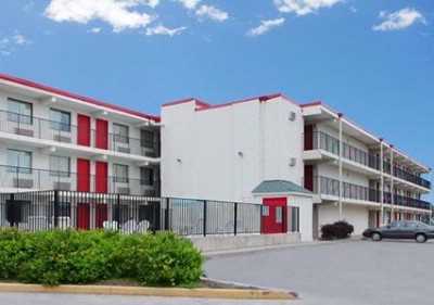 Days Inn & Suites By Wyndham Indianapolis Airport East 外观 照片