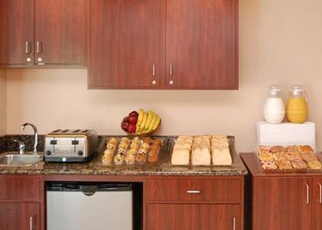 Days Inn & Suites By Wyndham Indianapolis Airport East 外观 照片